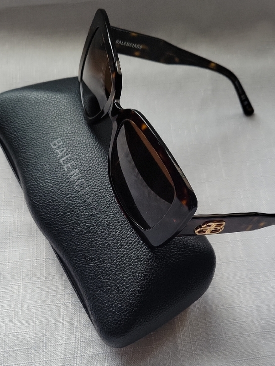 Balenciaga Women\'s Tortoise Square Sunglasses - Brown Gradient Lenses Unisex main image 6